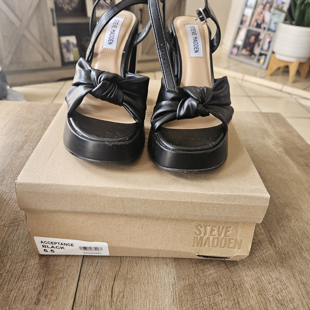 Steve Madden Black Heels with Chunky Platform and Slingback